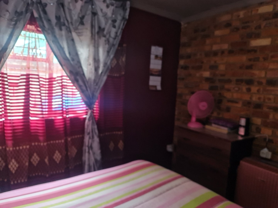 2 Bedroom Property for Sale in Oos Einde North West